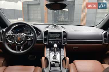 Внедорожник / Кроссовер Porsche Cayenne 2016 в 