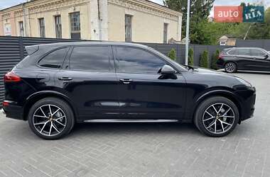 Внедорожник / Кроссовер Porsche Cayenne 2016 в 