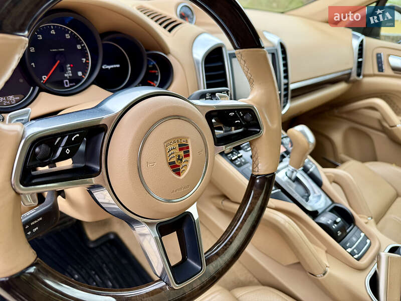 Внедорожник / Кроссовер Porsche Cayenne 2015 в Бродах