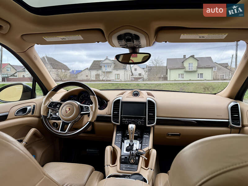 Внедорожник / Кроссовер Porsche Cayenne 2015 в Бродах