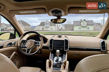 Внедорожник / Кроссовер Porsche Cayenne 2015 в 