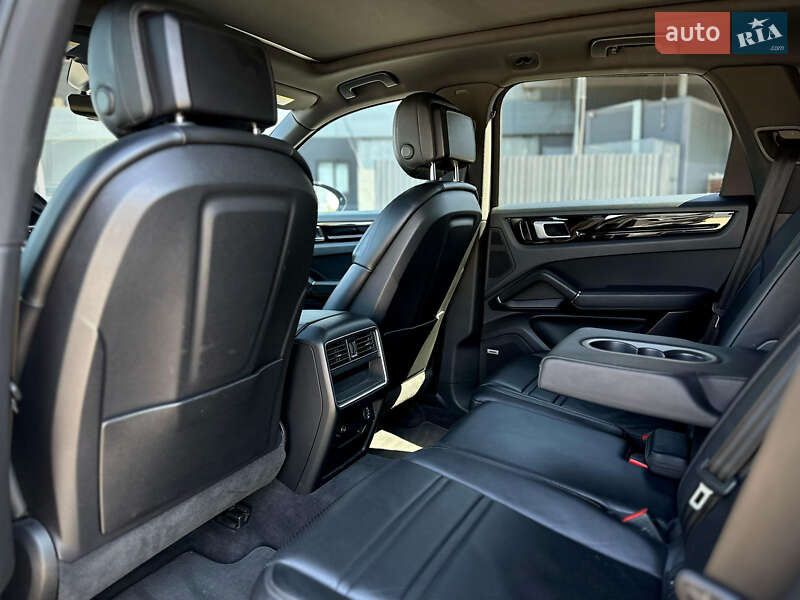 Позашляховик / Кросовер Porsche Cayenne 2019 в Києві