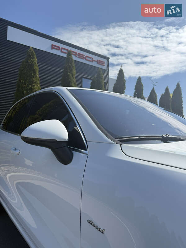 Внедорожник / Кроссовер Porsche Cayenne 2015 в Киеве
