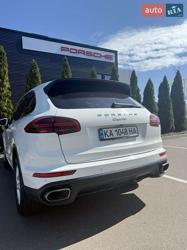 Внедорожник / Кроссовер Porsche Cayenne 2015 в Киеве