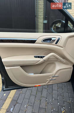 Позашляховик / Кросовер Porsche Cayenne 2012 в 