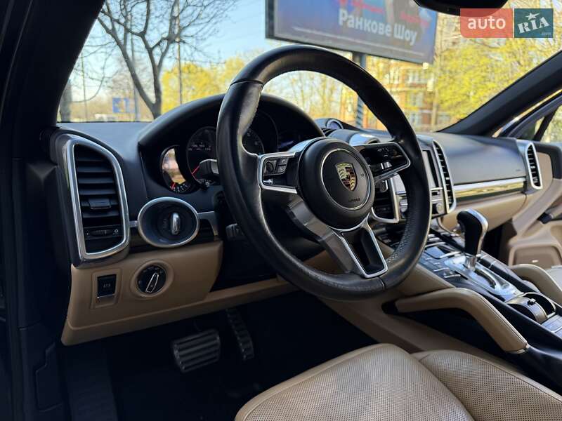 Внедорожник / Кроссовер Porsche Cayenne 2015 в Одессе