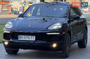 Внедорожник / Кроссовер Porsche Cayenne 2015 в 