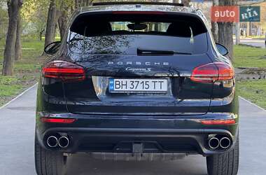 Внедорожник / Кроссовер Porsche Cayenne 2015 в 