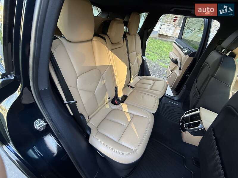 Внедорожник / Кроссовер Porsche Cayenne 2015 в Одессе