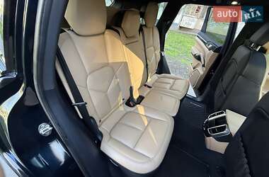 Внедорожник / Кроссовер Porsche Cayenne 2015 в 