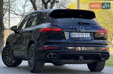 Внедорожник / Кроссовер Porsche Cayenne 2015 в 