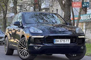 Внедорожник / Кроссовер Porsche Cayenne 2015 в 