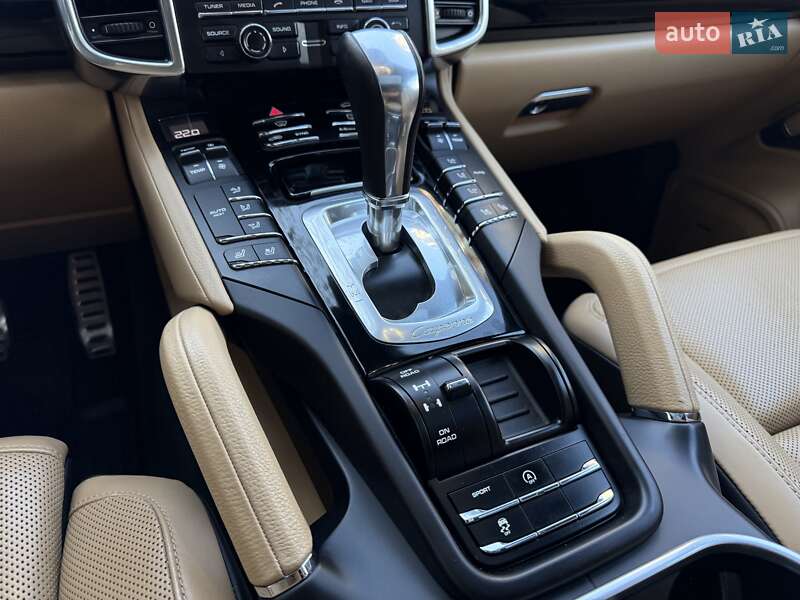 Внедорожник / Кроссовер Porsche Cayenne 2015 в Одессе