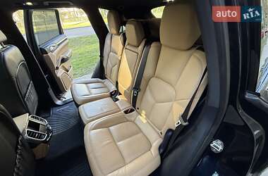 Внедорожник / Кроссовер Porsche Cayenne 2015 в 