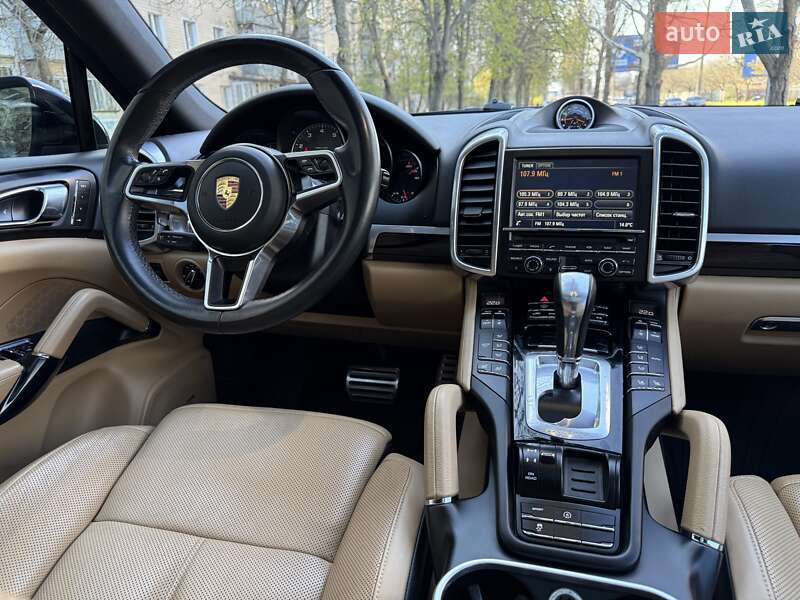 Внедорожник / Кроссовер Porsche Cayenne 2015 в Одессе