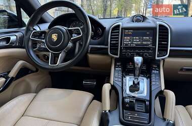 Внедорожник / Кроссовер Porsche Cayenne 2015 в 