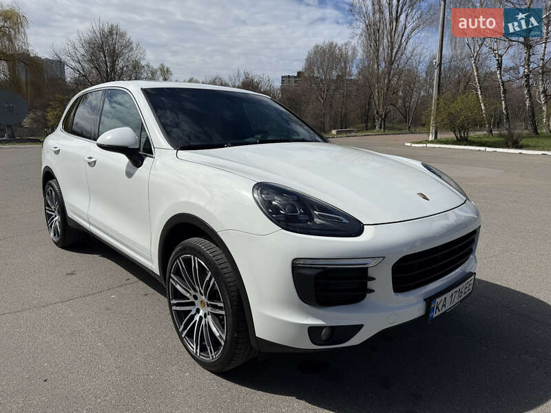Внедорожник / Кроссовер Porsche Cayenne 2015 в Киеве