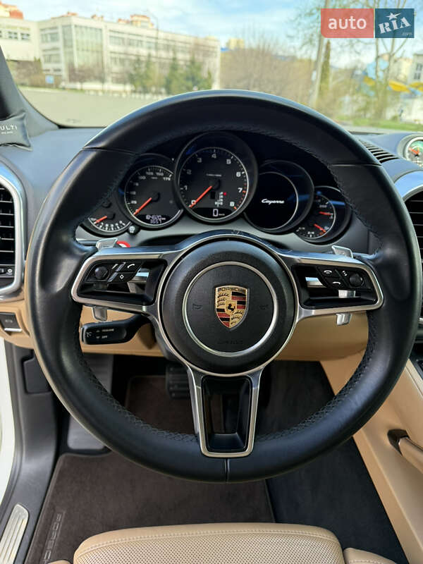 Внедорожник / Кроссовер Porsche Cayenne 2015 в Киеве
