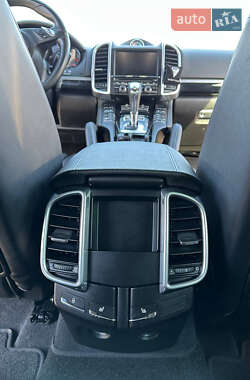 Внедорожник / Кроссовер Porsche Cayenne 2012 в 