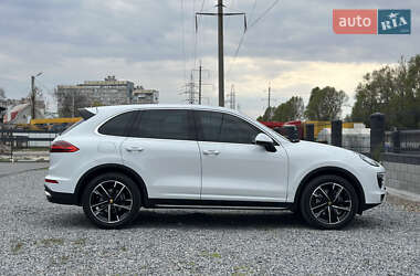 Внедорожник / Кроссовер Porsche Cayenne 2016 в 