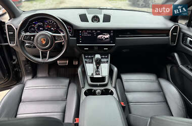 Внедорожник / Кроссовер Porsche Cayenne 2021 в 
