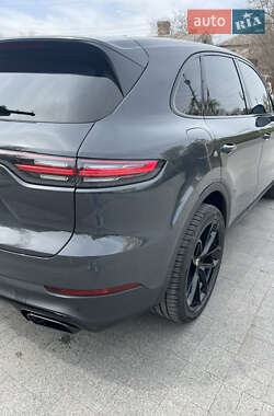 Внедорожник / Кроссовер Porsche Cayenne 2020 в 