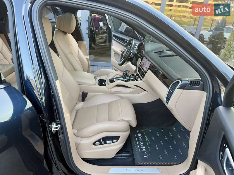Внедорожник / Кроссовер Porsche Cayenne 2019 в Киеве