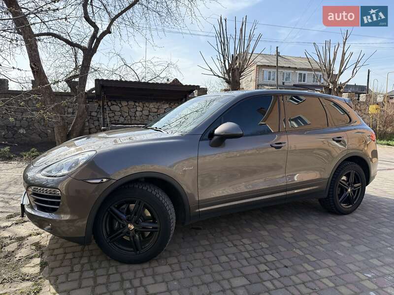 Позашляховик / Кросовер Porsche Cayenne 2012 в 