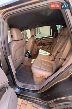 Позашляховик / Кросовер Porsche Cayenne 2012 в 