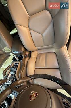 Позашляховик / Кросовер Porsche Cayenne 2012 в 