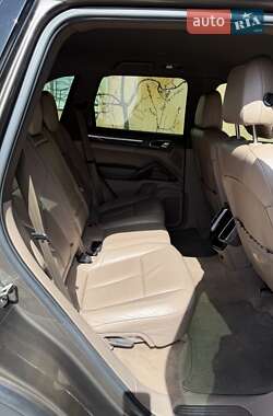 Позашляховик / Кросовер Porsche Cayenne 2012 в 