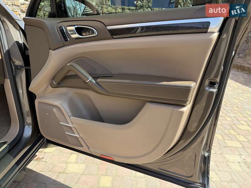 Внедорожник / Кроссовер Porsche Cayenne 2012 в Виннице