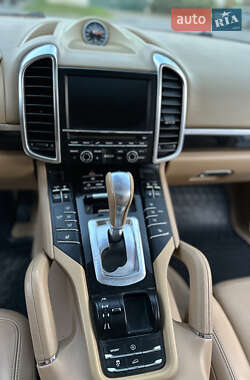 Внедорожник / Кроссовер Porsche Cayenne 2012 в 
