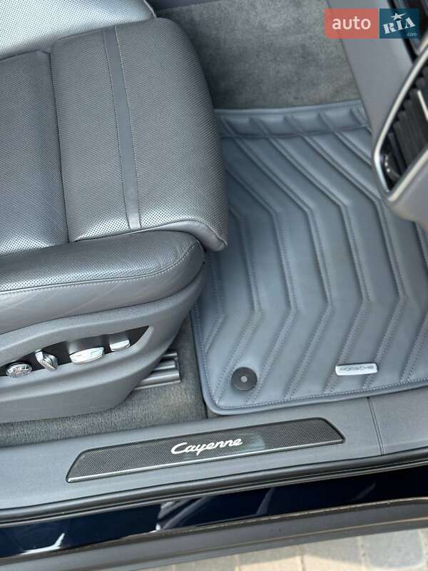 Внедорожник / Кроссовер Porsche Cayenne 2018 в Киеве
