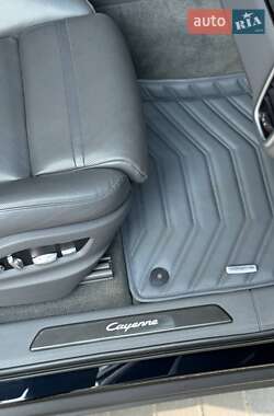 Внедорожник / Кроссовер Porsche Cayenne 2018 в 
