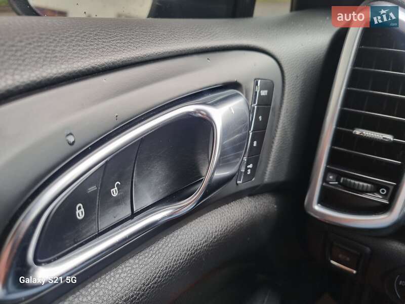 Внедорожник / Кроссовер Porsche Cayenne 2013 в Ровно