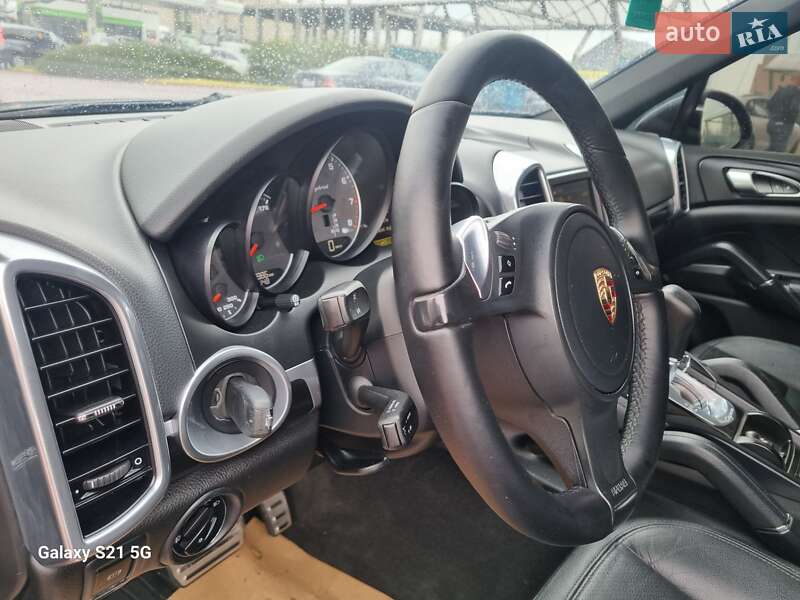 Внедорожник / Кроссовер Porsche Cayenne 2013 в Ровно