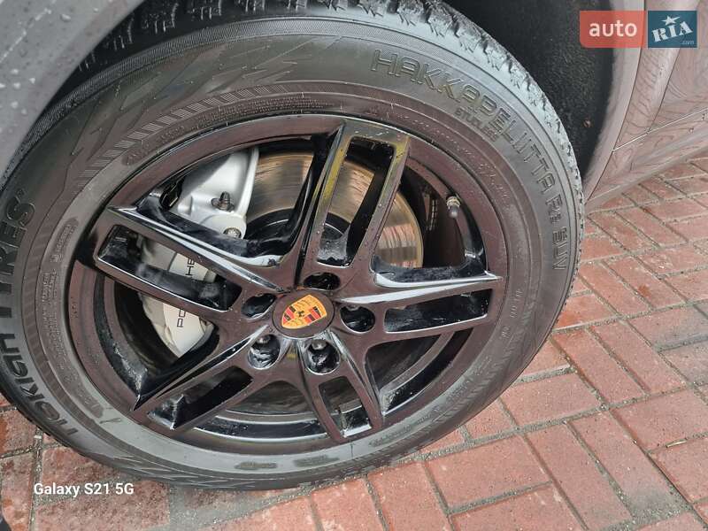 Внедорожник / Кроссовер Porsche Cayenne 2013 в Ровно