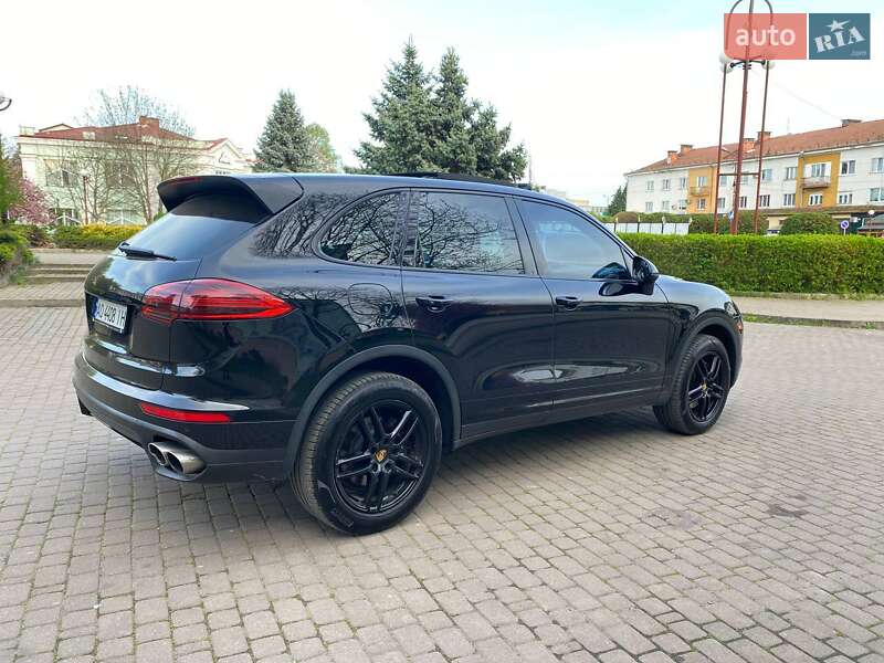 Внедорожник / Кроссовер Porsche Cayenne 2016 в Ужгороде