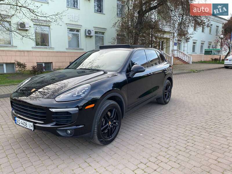 Внедорожник / Кроссовер Porsche Cayenne 2016 в Ужгороде