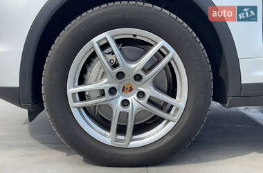 Позашляховик / Кросовер Porsche Cayenne 2012 в 