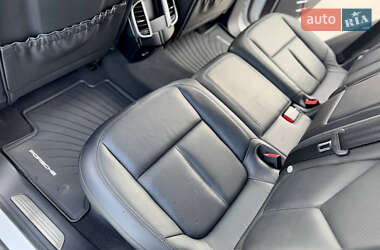 Позашляховик / Кросовер Porsche Cayenne 2012 в 