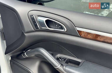 Позашляховик / Кросовер Porsche Cayenne 2012 в 