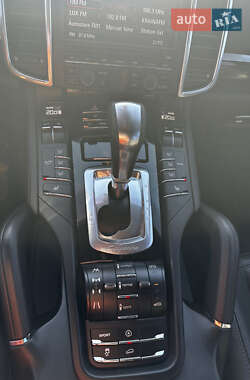 Внедорожник / Кроссовер Porsche Cayenne 2010 в 