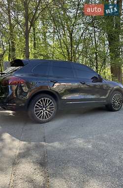 Внедорожник / Кроссовер Porsche Cayenne 2012 в 