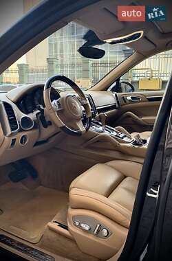 Внедорожник / Кроссовер Porsche Cayenne 2014 в 