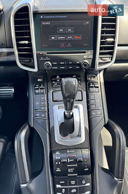 Внедорожник / Кроссовер Porsche Cayenne 2017 в 