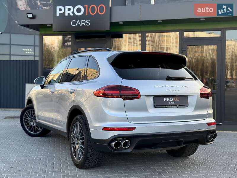 Внедорожник / Кроссовер Porsche Cayenne 2017 в Киеве
