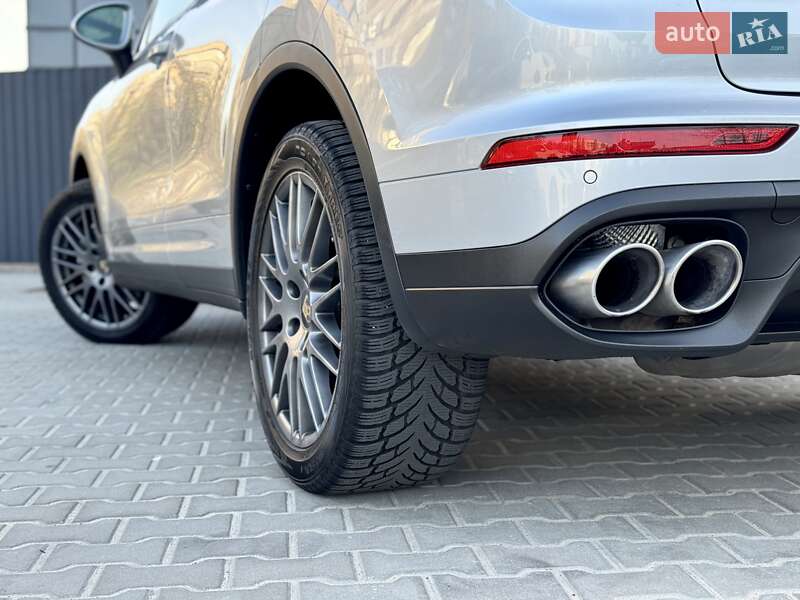 Внедорожник / Кроссовер Porsche Cayenne 2017 в Киеве