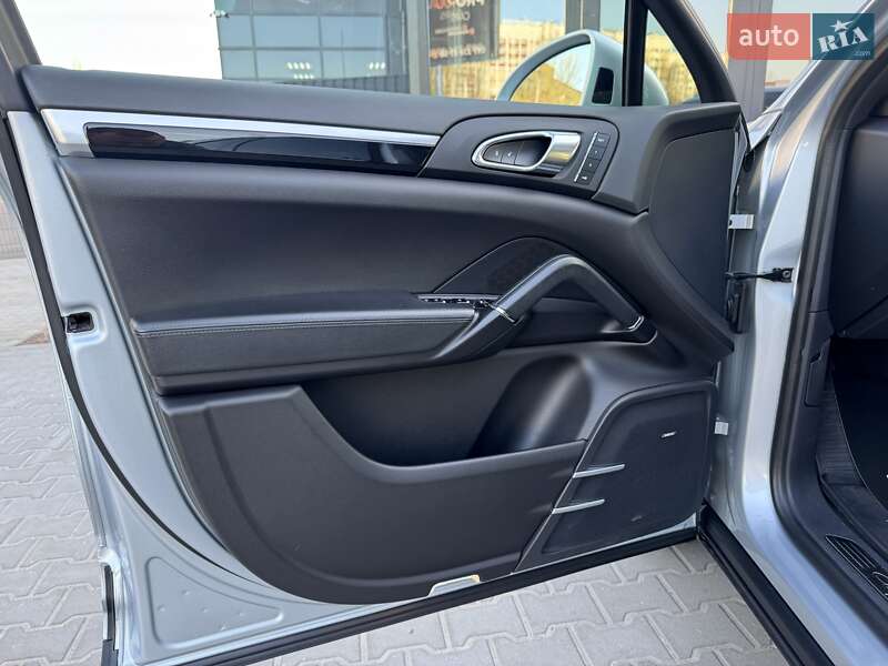 Внедорожник / Кроссовер Porsche Cayenne 2017 в Киеве